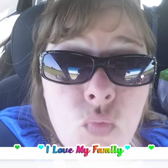 Meet your Posher, Nicole - Picture 1 of 1